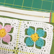 DIY Crochet Zipper Art Bag