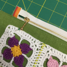 DIY Crochet Zipper Art Bag